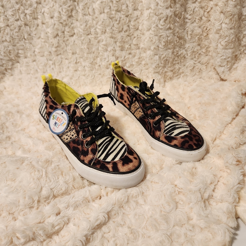Size 8M Jellypop comfort fit shoes. Animal Multi Fabric